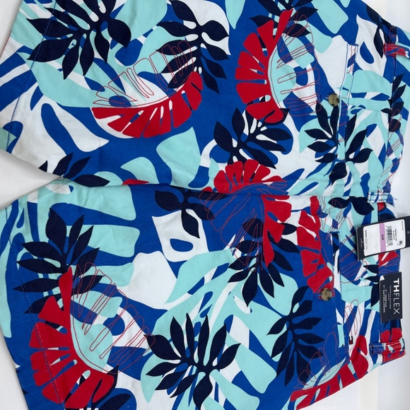 TOMMY HILFIGER 7" Regular Fit Leaf Shorts - Picture 7 of 9